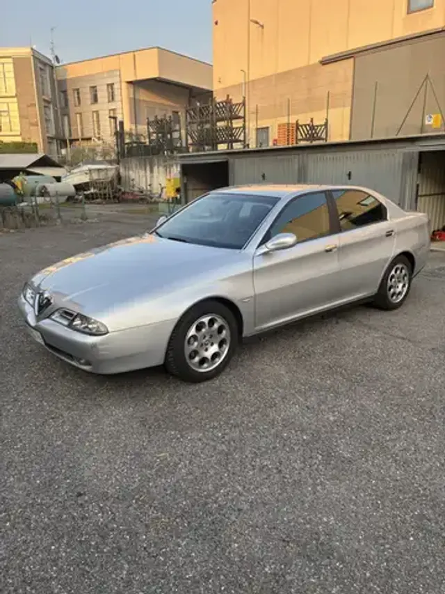 Alfa Romeo 166