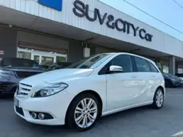 Mercedes-Benz B 180