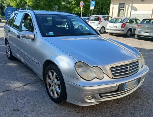 Mercedes-Benz C 220