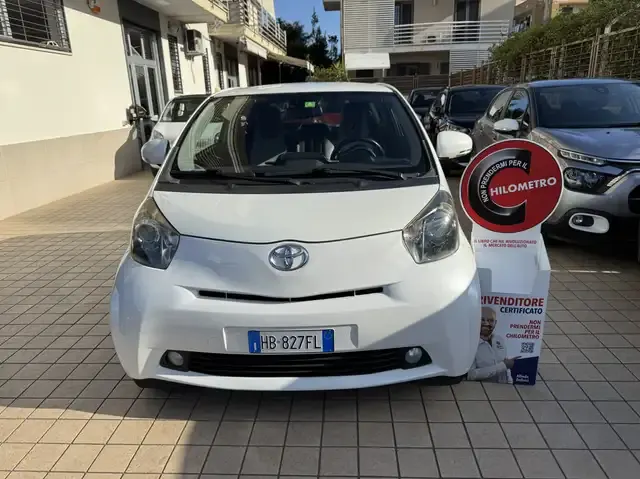 Toyota iQ
