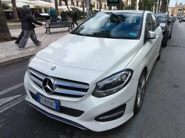 Mercedes-Benz B 180