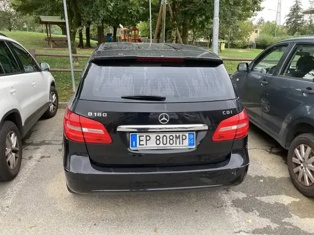 Mercedes-Benz B 180