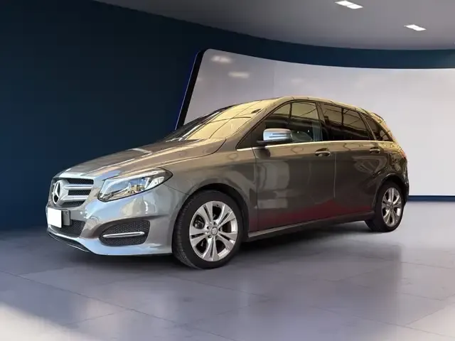 Mercedes-Benz B 180