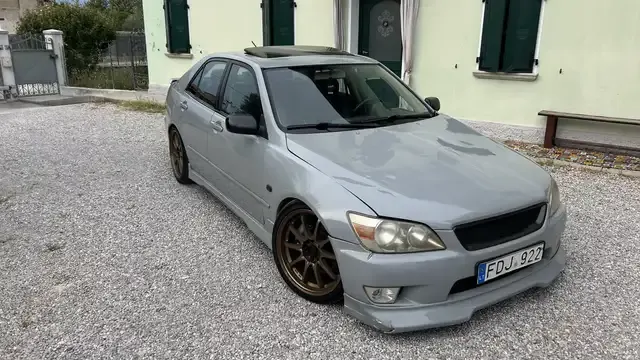 Lexus IS 200