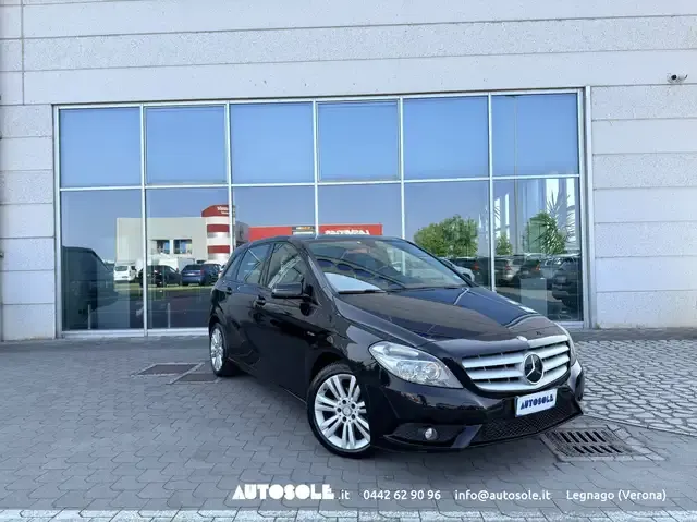 Mercedes-Benz B 180