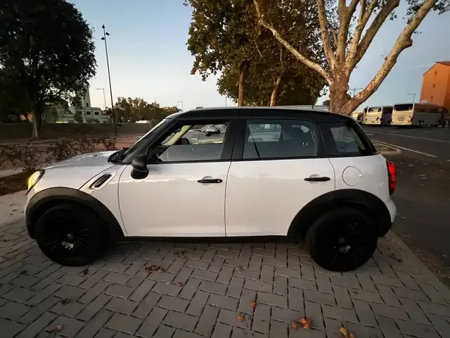 MINI One D Countryman