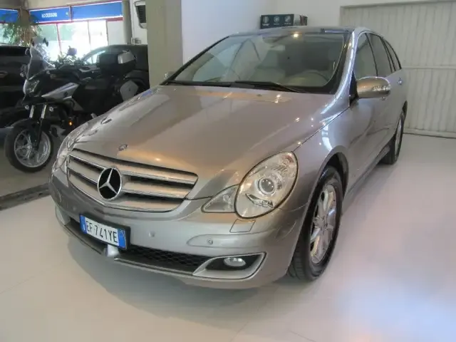 Mercedes-Benz R 320