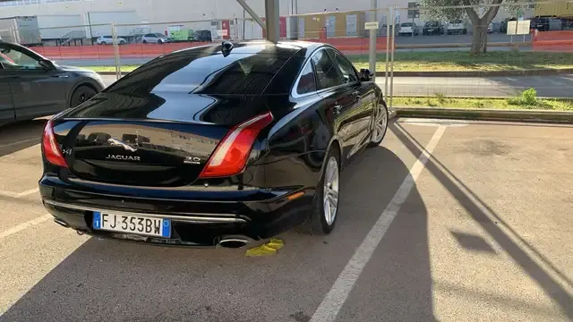 Jaguar XJ
