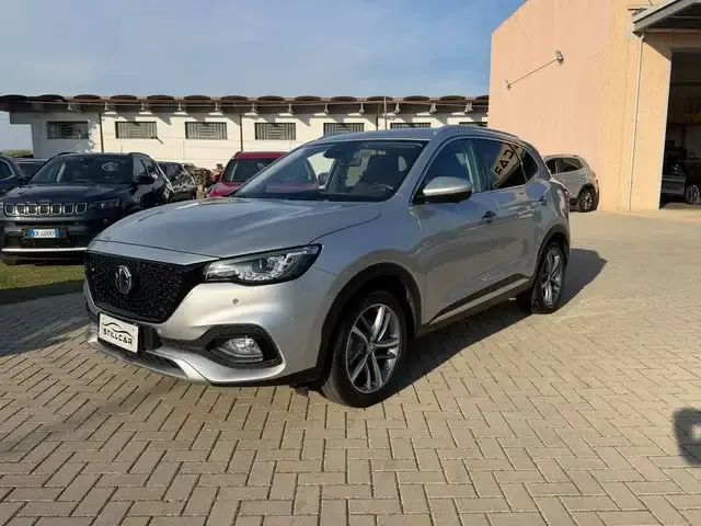 MG HS