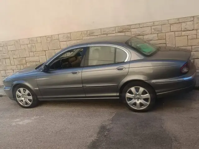 Jaguar X-Type