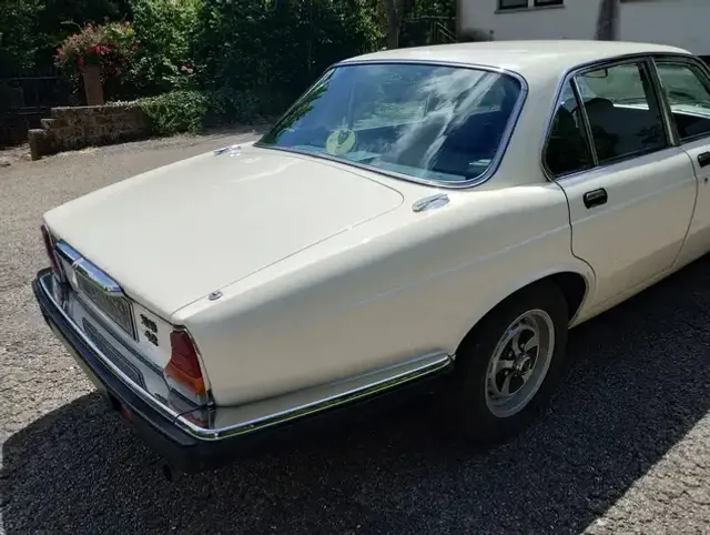 Jaguar XJ6