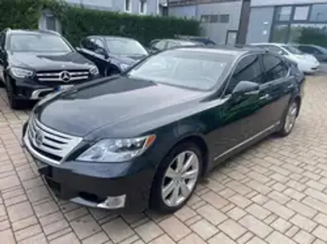 Lexus LS 600