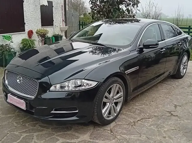 Jaguar XJ