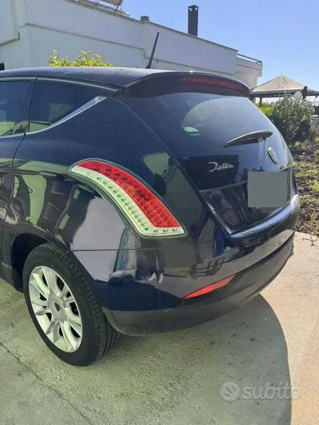 Lancia Delta (2008-2015)