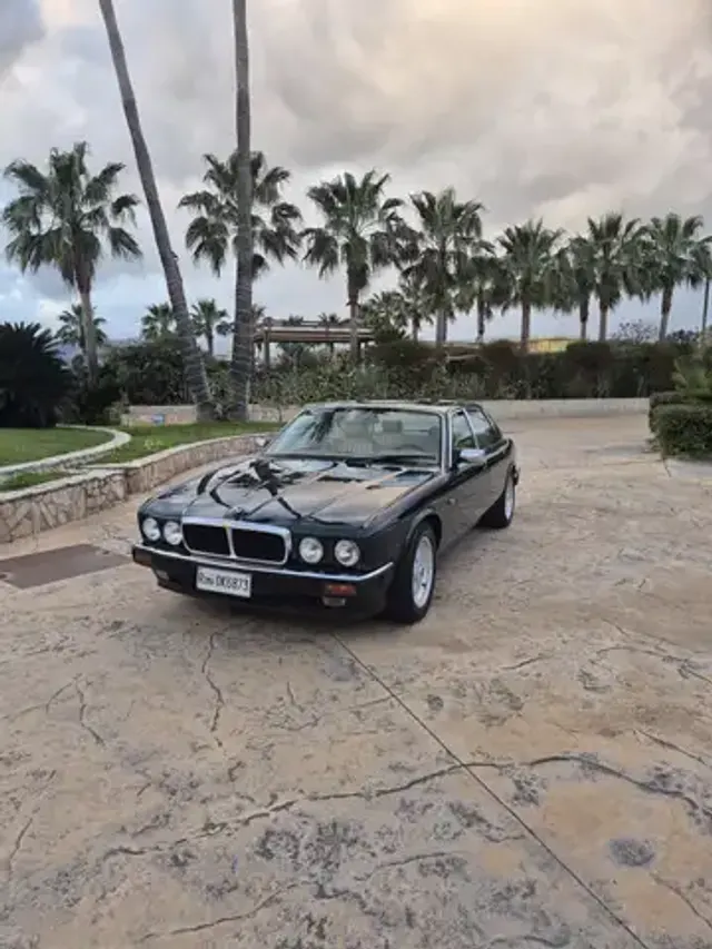 Jaguar XJ