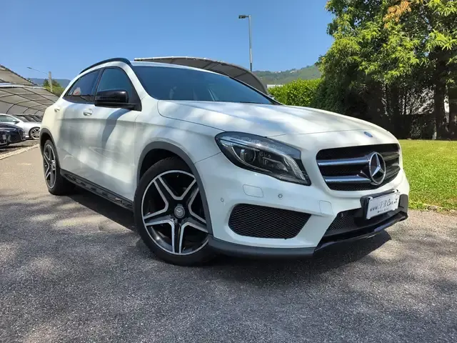 Mercedes-Benz GLA 200