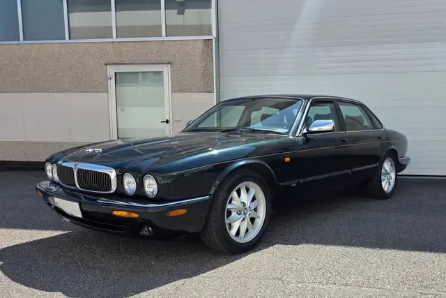 Jaguar XJ