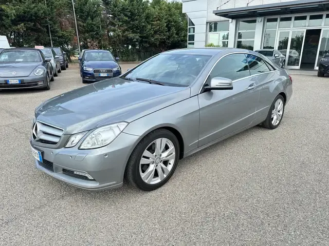 Mercedes-Benz E 200