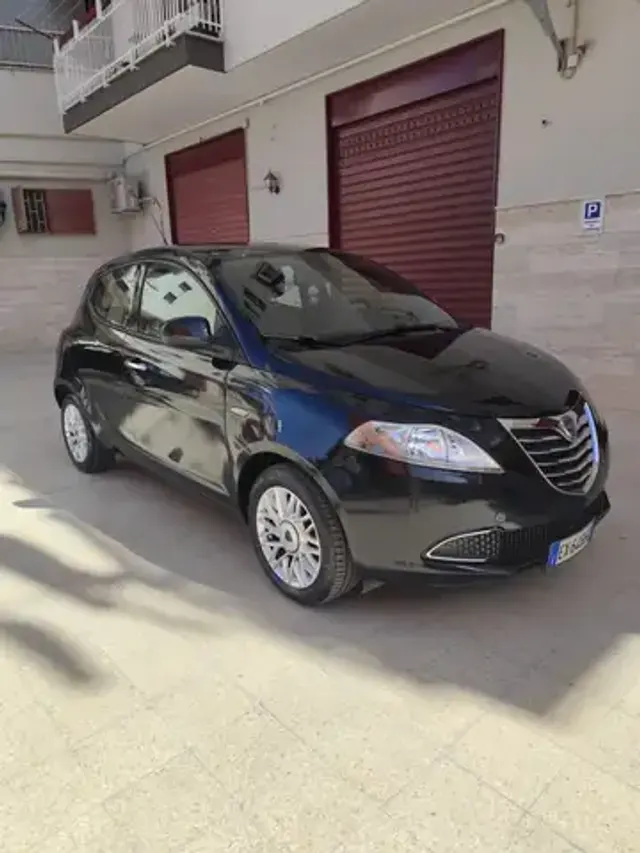 Lancia Ypsilon