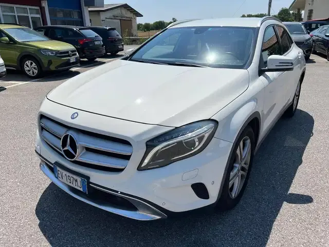 Mercedes-Benz GLA 220