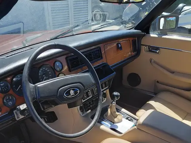 Jaguar XJ6