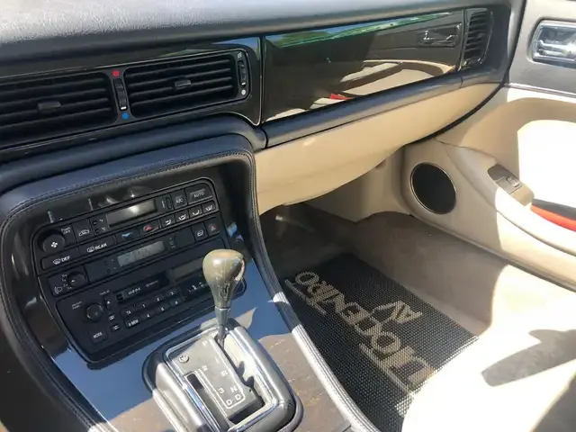 Jaguar XJR