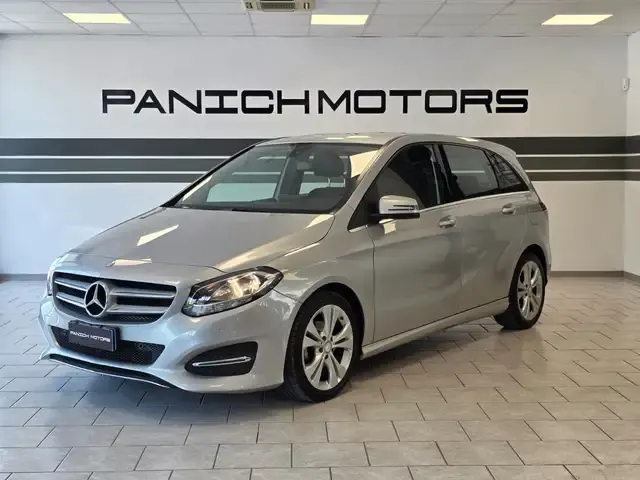 Mercedes-Benz B 180