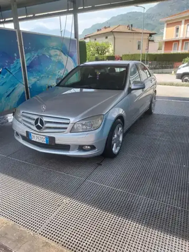 Mercedes-Benz 220
