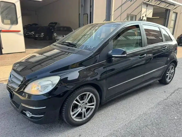 Mercedes-Benz B 200