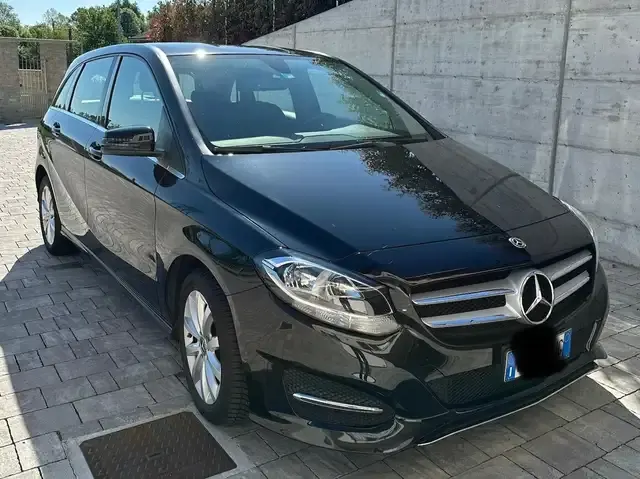 Mercedes-Benz B 180