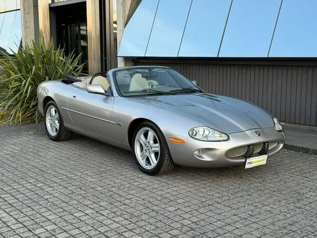 Jaguar XK8