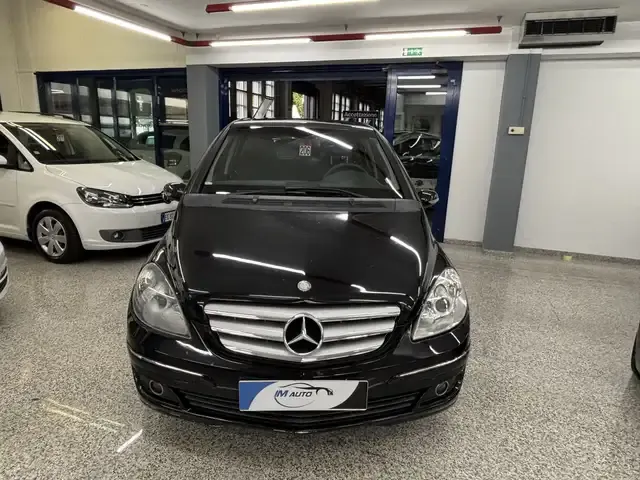 Mercedes-Benz B 200