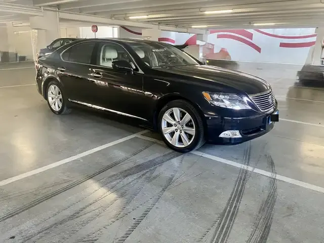 Lexus LS 600