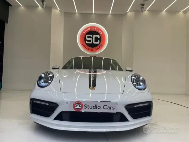Porsche 911 (992)