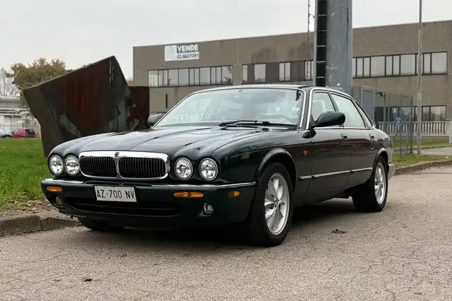 Jaguar XJ8