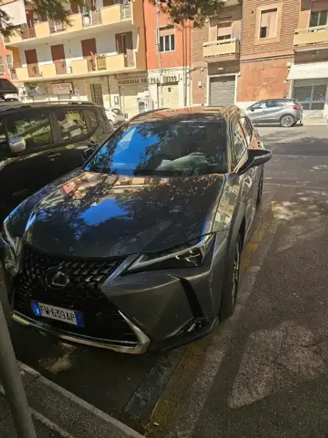 Lexus UX 200