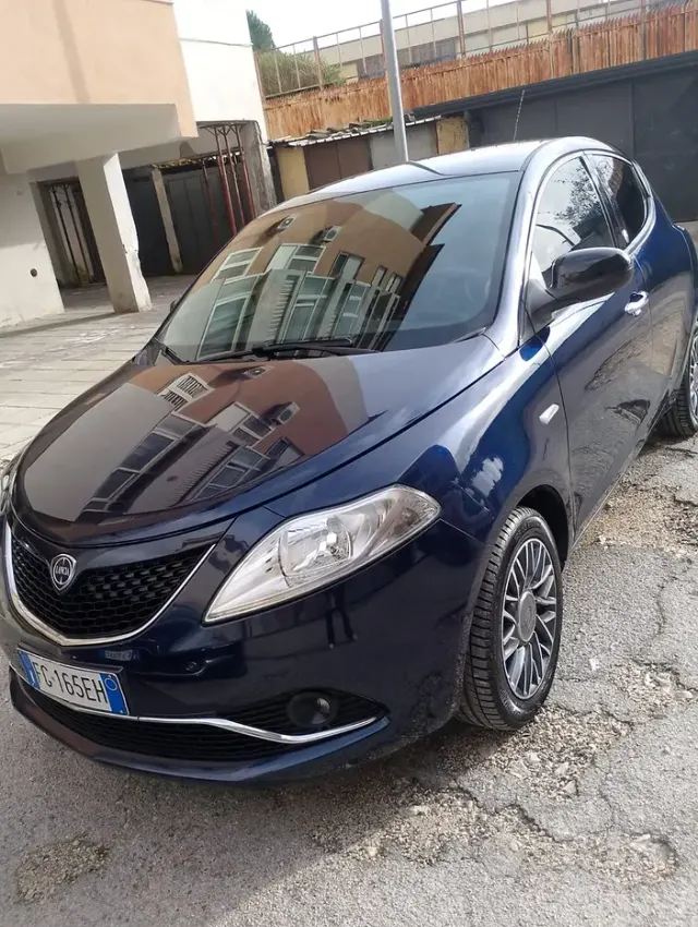Lancia Ypsilon