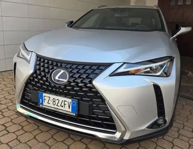 Lexus UX 200