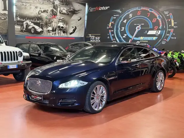 Jaguar XJ
