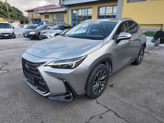 Lexus NX 450h+
