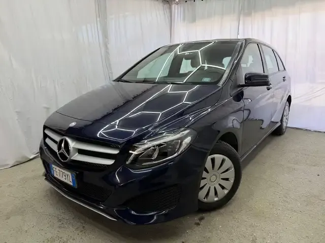 Mercedes-Benz B 180