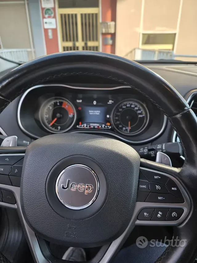Jeep Cherokee 4ªs. 18-21