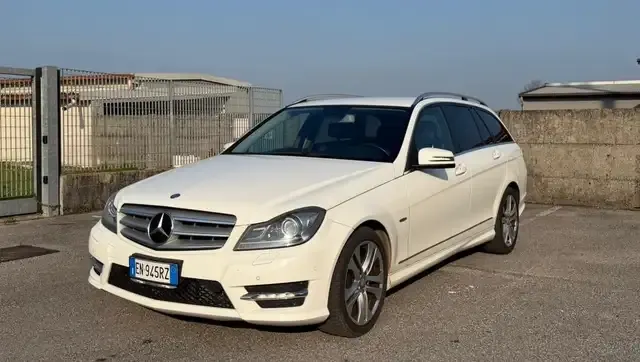 Mercedes-Benz 220