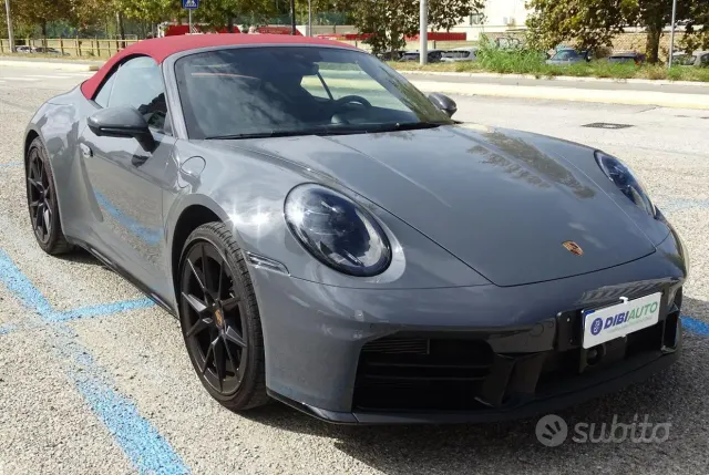 Porsche 911 (992)