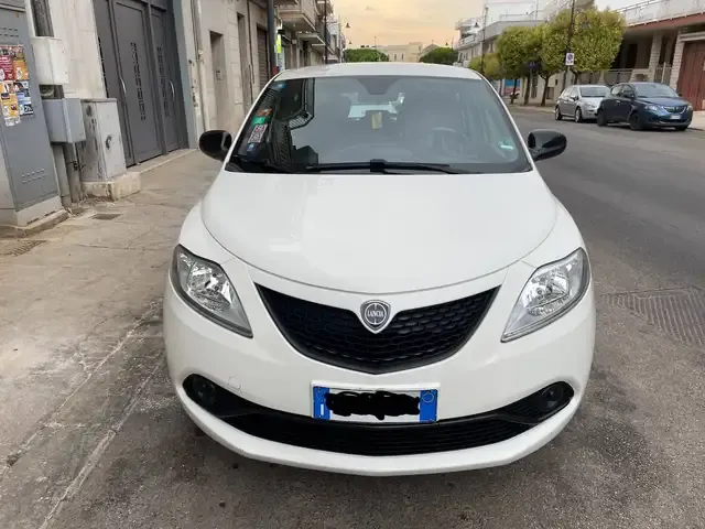 Lancia Ypsilon