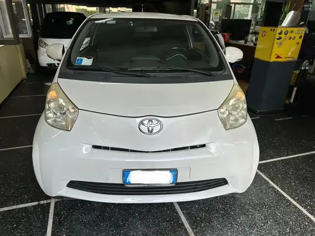 Toyota iQ