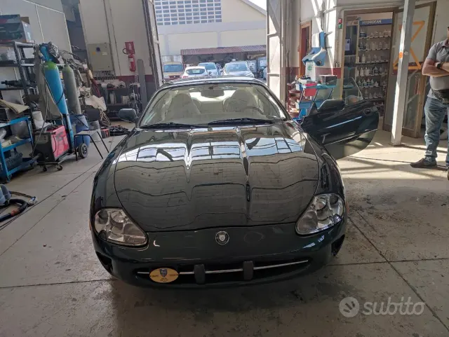 Jaguar XK8/XKR (X100)