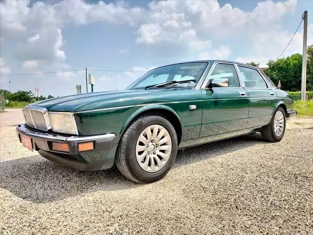 Jaguar XJ40