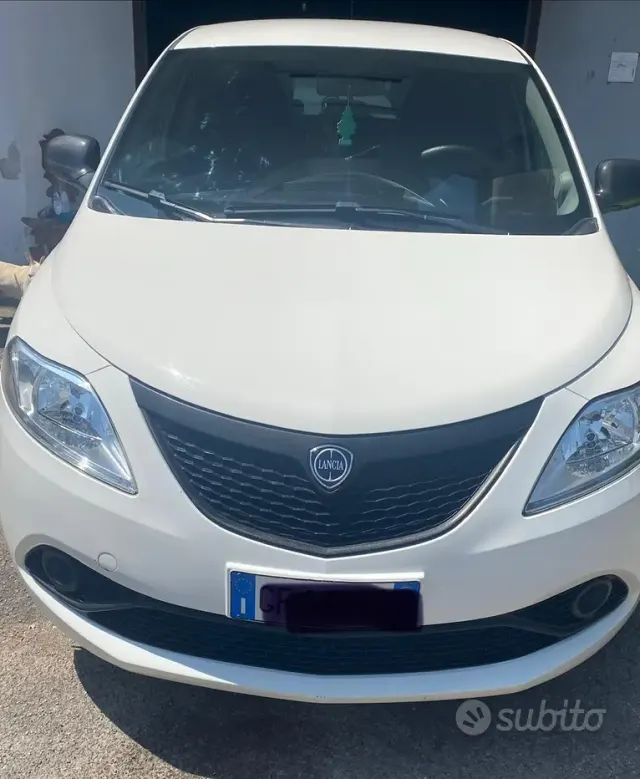Lancia Ypsilon