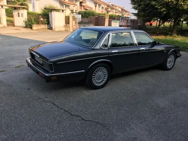 Jaguar XJ6